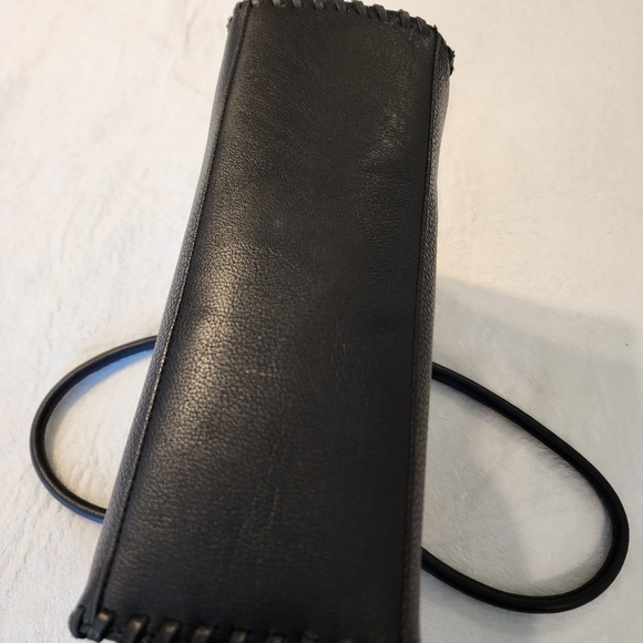 GH Bass & Co Vintage Black Leather Shoulder Handbag Purse - Picture 12 of 16